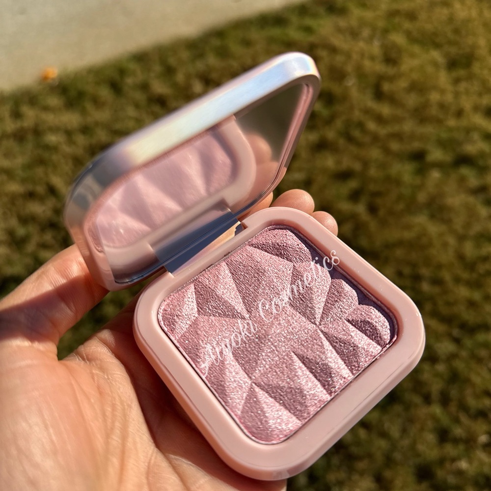 Heirloom Glow ✨ Luxury Soft Radiance Highlighter | 12g Full Size